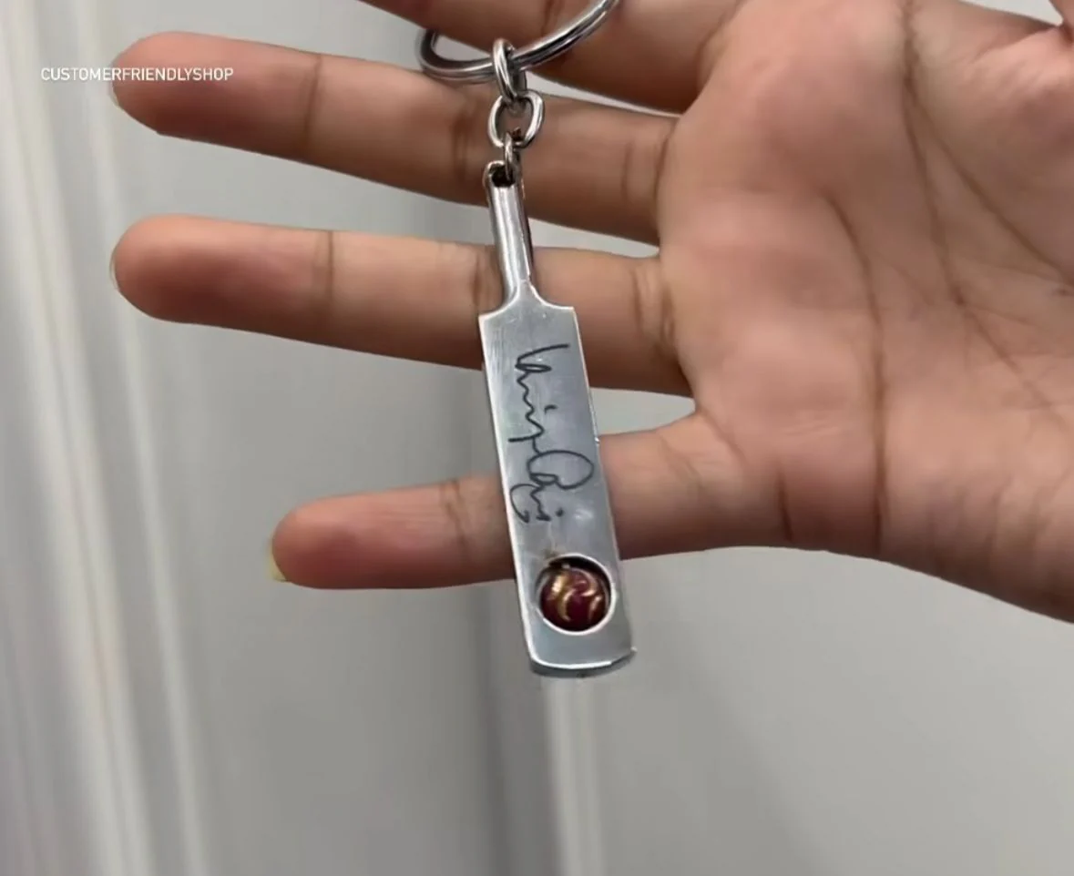 Cricketer Autograph Keychain - Image 3